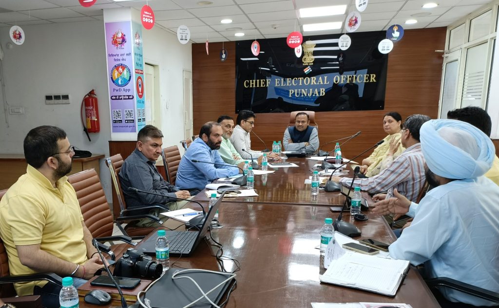 ਸੀ.ਈ.ਓ. ਪੰਜਾਬ ਨੇ ਨਵੇਂ ਵੋਟਰਾਂ ਦੀ 100 ਫ਼ੀਸਦ ਰਜਿਸਟ੍ਰੇਸ਼ਨ ਨੂੰ ਯਕੀਨੀ ਬਣਾਉਣ ਲਈ ਸਿੱਖਿਆ, ਭਲਾਈ ਸਕੀਮਾਂ ਨਾਲ ਸਬੰਧਤ ਵਿਭਾਗਾਂ ਨਾਲ ਕੀਤੀ ਮੀਟਿੰਗ