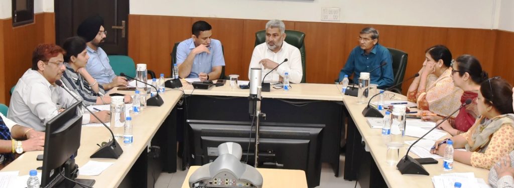 ਅਦਾਲਤਾਂ ਵਿੱਚ ਪੈਂਡਿੰਗ ਕੇਸਾਂ ਦੀ ਗਿਣਤੀ ਸਿਫਰ ਤੱਕ ਲਿਆਂਦੀ ਜਾਵੇ: ਲਾਲ ਚੰਦ ਕਟਾਰੂਚੱਕ