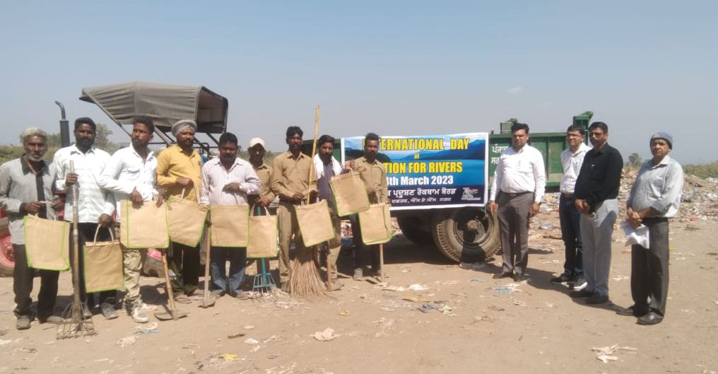 ਨਦੀਆਂ ਦੀ ਸੰਭਾਲ ਲਈ ਕੌਮਾਂਤਰੀ ਦਿਵਸ ਮੌਕੇ ਪੰਜਾਬ ਪ੍ਰਦੂਸ਼ਣ ਰੋਕਥਾਮ ਬੋਰਡ ਵੱਲੋਂ ਘੱਗਰ ਪੁਲ ਡੰਪ ਪੁਆਇੰਟ ਦੀ ਸਫ਼ਾਈ