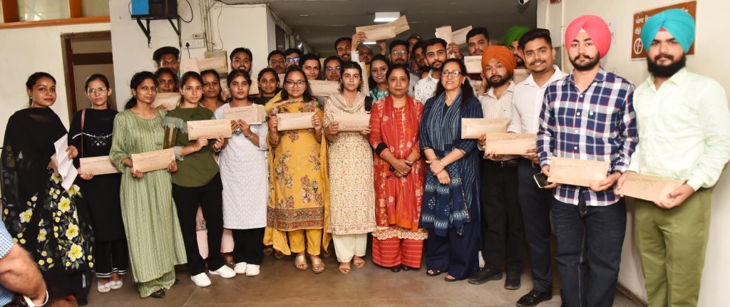 ਡਾ. ਬਲਜੀਤ ਕੌਰ ਨੇ 35 ਕਲਰਕਾਂ ਨੂੰ ਸੌਂਪੇ ਨਿਯੁਕਤੀ-ਪੱਤਰ