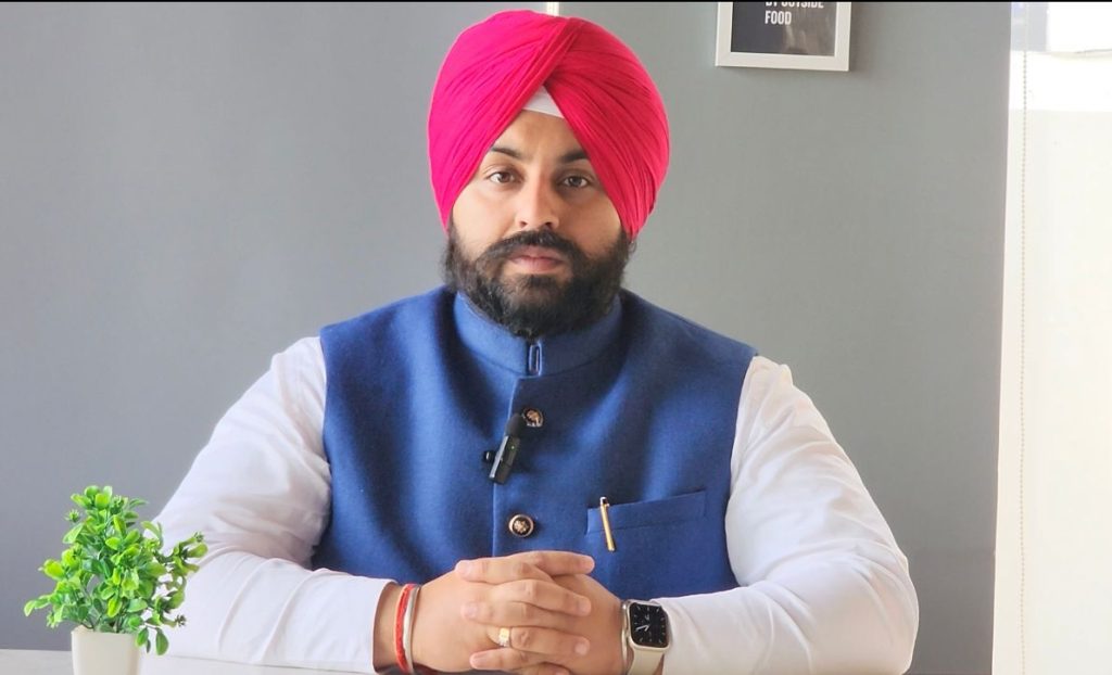 ਨਿੱਜੀ ਸਕੂਲਾਂ ਵਲੋਂ ਕਿਤਾਬ ਅਤੇ ਫੰਡਾਂ ਦੇ ਨਾਮ ਤੇ ਕੀਤੀ ਜਾ ਰਹੀ ਲੁੱਟ ਨੂੰ ਰੋਕਣ ਲਈ ਸਿੱਖਿਆ ਮੰਤਰੀ ਟਾਸਕ ਫੋਰਸ ਦਾ ਗਠਨ: ਹਰਜੋਤ ਸਿੰਘ ਬੈਂਸ emofficepunjab@gmail.com ਰਾਹੀਂ ਵਿਦਿਆਰਥੀ ਅਤੇ ਮਾਪੇ ਕਰ ਸਕਦੇ ਹਨ ਨਿੱਜੀ ਸਕੂਲਾਂ ਵਲੋਂ ਕੀਤੀ ਜਾ ਰਹੀ ਲੁੱਟ ਦੀ ਸ਼ਿਕਾਇਤ