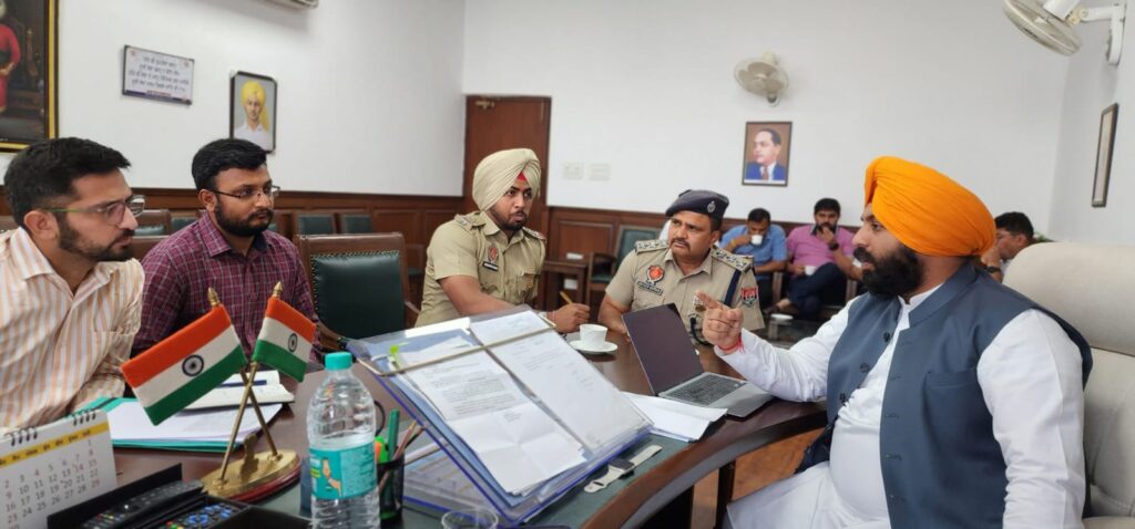 ਗ਼ੈਰ-ਕਾਨੂੰਨੀ ਮਾਈਨਿੰਗ ਕਰਨ ਦੇ ਮਾਮਲੇ ਵਿੱਚ ਸ੍ਰੀ ਅਨੰਦਪੁਰ ਸਾਹਿਬ ਵਿੱਚ 18 ਐਫ.ਆਈ.ਆਰ. ਦਰਜ, 13 ਮਾਮਲਿਆਂ ‘ਚ ਚਲਾਨ ਪੇਸ਼: ਹਰਜੋਤ ਸਿੰਘ ਬੈਂਸ