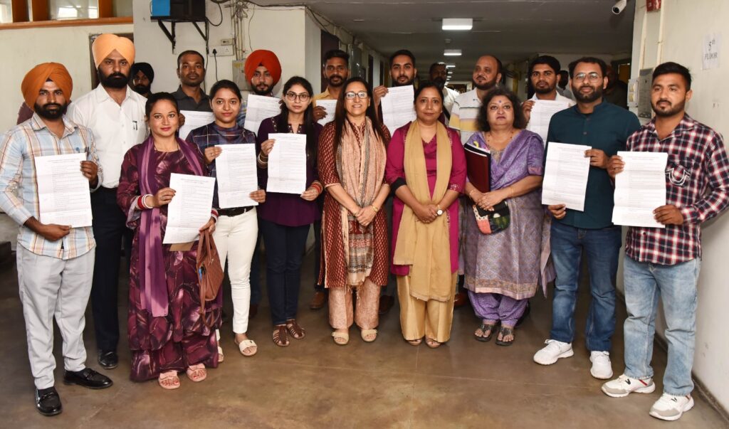 ਡਾ. ਬਲਜੀਤ ਕੌਰ ਨੇ ਸਮਾਜਿਕ ਸੁਰੱਖਿਆ ਵਿਭਾਗ ਵਿੱਚ 11 ਕਲਰਕਾਂ ਨੂੰ ਸੌਂਪੇ ਨਿਯੁਕਤੀ ਪੱਤਰ