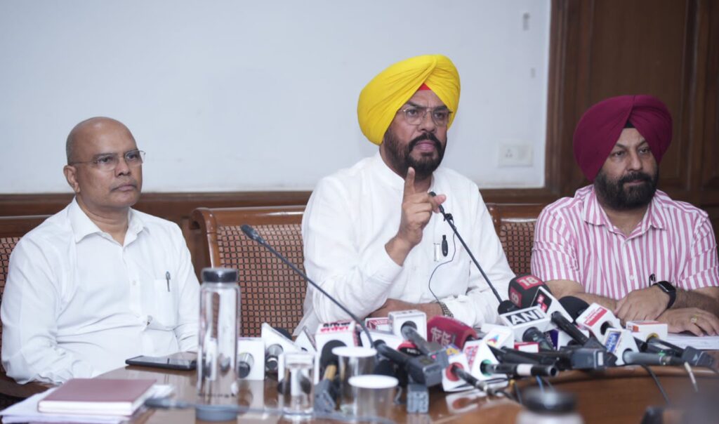 31 ਮਈ ਤੱਕ ਸਰਕਾਰੀ ਜ਼ਮੀਨ ਖੁਦ ਛੱਡਣ ਵਾਲਿਆਂ ਖਿਲਾਫ ਕੋਈ ਕਾਨੂੰਨੀ ਕਾਰਵਾਈ ਨਹੀਂ ਕੀਤੀ ਜਾਵੇਗੀ : ਕੁਲਦੀਪ ਸਿੰਘ ਧਾਲੀਵਾਲ