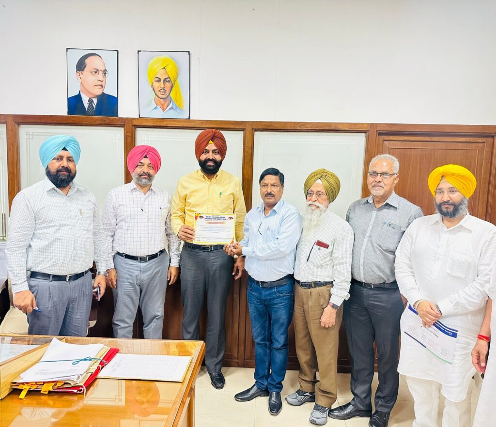 ਟਰਾਂਸਪੋਰਟ ਮੰਤਰੀ ਲਾਲਜੀਤ ਸਿੰਘ ਭੁੱਲਰ ਅੱਖਾਂ ਦਾਨ ਕਰਨ ਵਾਲੇ ਪੰਜਾਬ ਦੇ ਪਹਿਲੇ ਕੈਬਨਿਟ ਮੰਤਰੀ ਬਣੇ