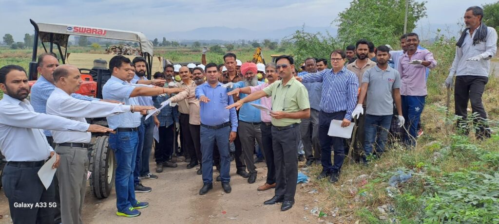 ਮਿਸ਼ਨ ਲਾਈਫ ਦੇ 'ਸਵੱਛਤਾ ਐਕਸ਼ਨ' ਤਹਿਤ ਘੱਗਰ ਨਦੀ ਦੇ ਕੰਢੇ ਦੀ ਸਫਾਈ ਕੀਤੀ