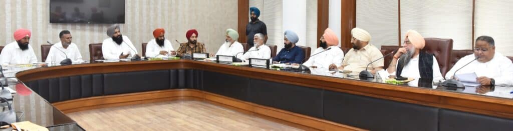 ਵਿਧਾਨ ਸਭਾ ਸਪੀਕਰ ਨੇ ਅਧਿਕਾਰੀਆਂ ਨੂੰ ਫ਼ਿਰੋਜ਼ਪੁਰ ਮਿਰਚ ਪੱਟੀ ਦੇ ਕਿਸਾਨਾਂ ਲਈ ਪ੍ਰੋਸੈਸਿੰਗ ਪਲਾਂਟ ਲਾਉਣ ਦੀਆਂ ਸੰਭਾਵਨਾਵਾਂ ਤਲਾਸ਼ਣ ਲਈ ਆਖਿਆ