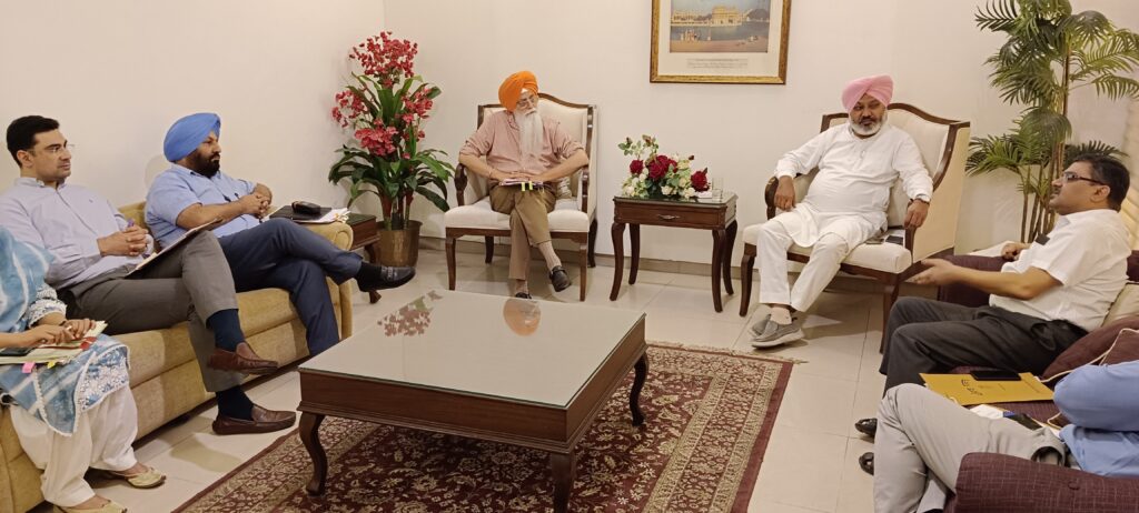 ਵਿੱਤ ਮੰਤਰੀ ਚੀਮਾ ਤੇ ਸਥਾਨਕ ਸਰਕਾਰਾਂ ਮੰਤਰੀ ਨਿੱਜਰ ਵੱਲੋਂ ਅਵਾਰਾ ਪਸ਼ੂਆਂ ਦੇ ਮੁੱਦਿਆਂ ਨਾਲ ਸਾਂਝੇ ਤੌਰ 'ਤੇ ਨਜਿੱਠਣ ਲਈ ਅੰਤਰ-ਵਿਭਾਗੀ ਮੀਟਿੰਗ