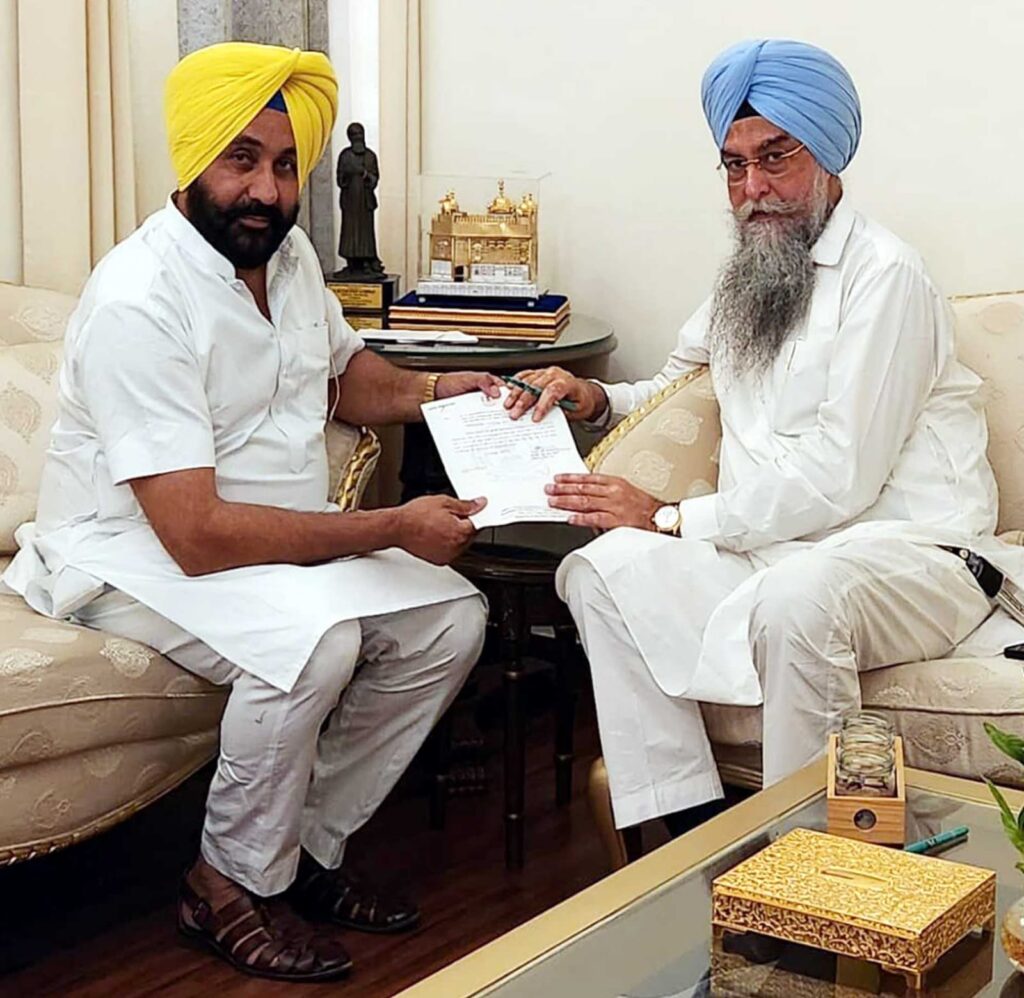 ਸਪੀਕਰ ਸੰਧਵਾਂ ਨੂੰ ਨਰਸਿੰਗ ਕਾਲਜਾਂ ਦੀਆਂ ਮੁਸ਼ਕਲਾਂ ਸਬੰਧੀ ਸੂਬਾਈ ਪ੍ਰਧਾਨ ਨੇ ਸੌਂਪਿਆ ਮੰਗ ਪੱਤਰ