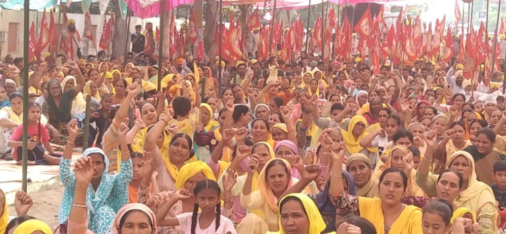 ਜਲ ਸਪਲਾਈ ਵਿਭਾਗ ਦੇ ਮੁੱਖ ਦਫ਼ਤਰ ਸਾਹਮਣੇ ਹਜ਼ਾਰਾਂ ਵਰਕਰਾਂ ਨੇ ਆਪਣੀਆਂ ਮੰਗਾਂ ਮਨਵਾਉਣ ਲਈ ਠੋਕਿਆ ਧਰਨਾ