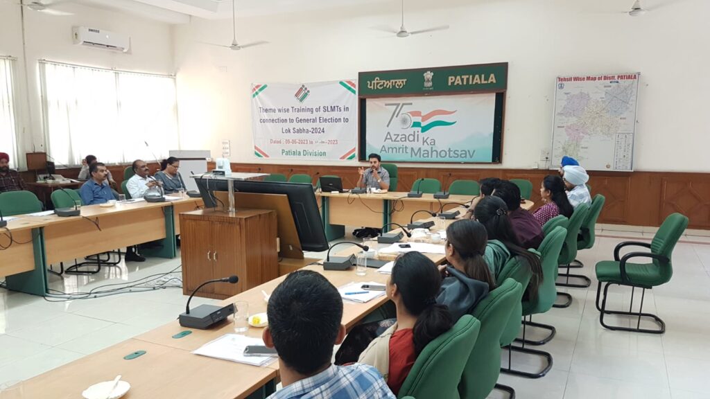 ਅਗਾਮੀ ਲੋਕ ਸਭਾ ਚੋਣਾਂ ਨੂੰ ਸੁਚਾਰੂ ਢੰਗ ਨਾਲ ਕਰਵਾਉਣ ਲਈ ਅਧਿਕਾਰੀਆਂ ਦੀ ਹੋਈ ਸਿਖਲਾਈ