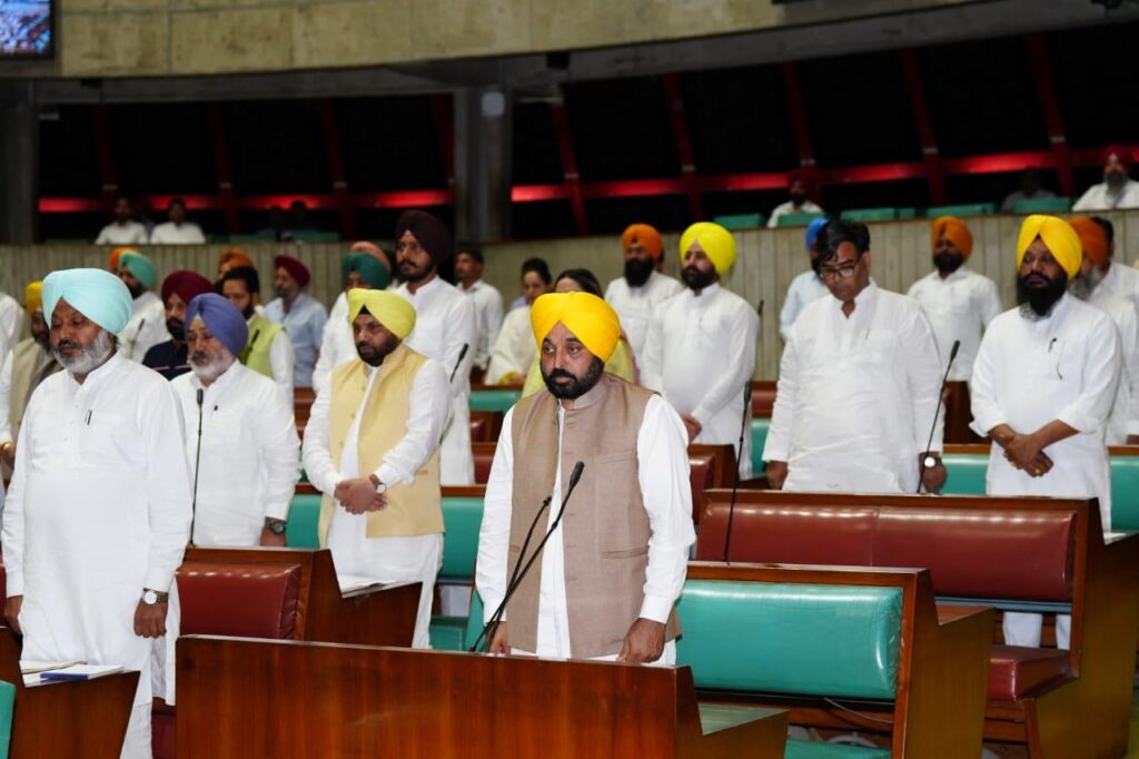 ਮੁੱਖ ਮੰਤਰੀ ਦੀ ਅਗਵਾਈ ਹੇਠ ਵਿਧਾਨ ਸਭਾ ਵੱਲੋਂ ਵਿਛੜੀਆਂ ਰੂਹਾਂ ਨੂੰ ਸ਼ਰਧਾਂਜਲੀ ਭੇਟ