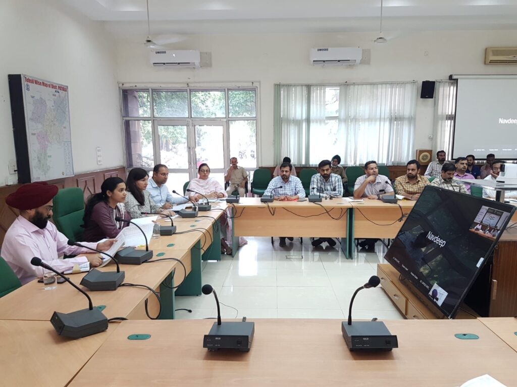 ਡਿਪਟੀ ਕਮਿਸ਼ਨਰ ਵੱਲੋਂ ਹੜ੍ਹਾਂ ਤੋਂ ਬਚਾਅ ਲਈ ਬਣਾਈ ਰਣਨੀਤੀ ਦੀ ਸਮੀਖਿਆ