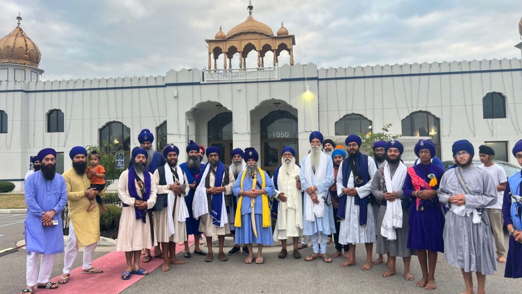 ਪੱਛਮੀ ਦੇਸ਼ਾਂ ਦੀਆਂ ਸਿੱਖ ਸੰਗਤਾਂ ਵੱਲੋਂ ਬੁੱਢਾ ਦਲ ਪਾਸ ਇਤਿਹਾਸਕ ਸ਼ਸਤਰਾਂ ਅਤੇ ਨਿਹੰਗ ਮੁਖੀ ਬਾਬਾ ਬਲਬੀਰ ਸਿੰਘ ਦੇ ਦਰਸ਼ਨਾਂ ਲਈ ਭਾਰੀ ਉਤਸਾਹ