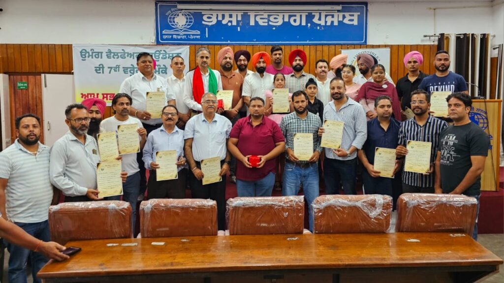 ਉਮੰਗ ਵੈਲਫੇਅਰ ਫਾਉਂਡੇਸ਼ਨ ਨੇ 7ਵੀਂ ਵਰੇ੍ਗੰਢ ਮੌਕੇ ਸਮਾਜ ਸੇਵੀ ਸੰਸਥਾਵਾਂ ਦਾ ਕੀਤਾ ਸਨਮਾਨ