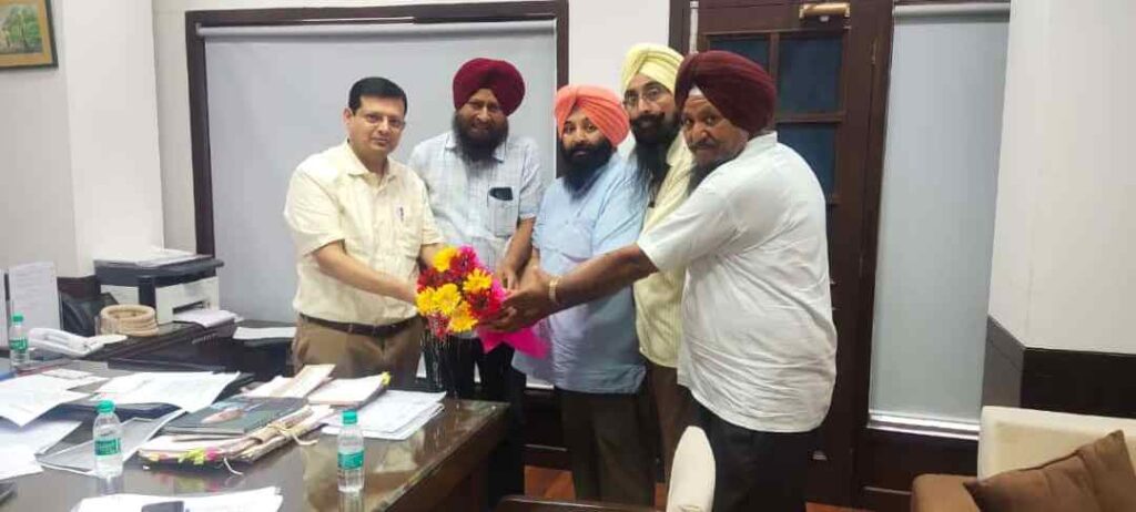 ਅਨੁਰਾਗ ਵਰਮਾ ਵੱਲੋਂ ਮੁੱਖ ਸਕੱਤਰ ਪੰਜਾਬ ਸਰਕਾਰ ਦਾ ਅਹੁਦਾ ਸੰਭਾਲਣ 'ਤੇ ਕੀਤਾ ਸਨਮਾਨ