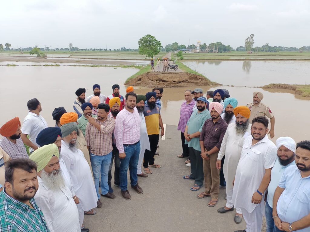 ਹੜ੍ਹਾਂ ਨਾਲ ਪ੍ਰਭਾਵਿਤ ਖੇਤਰਾਂ ਦੇ ਲੋਕਾਂ ਦੀ ਮਦਦ ਲਈ ਹਰਮੀਤ ਸਿੰਘ ਪਠਾਣਮਾਜਰਾ ਨਿਰੰਤਰ ਕਾਰਜਸ਼ੀਲ