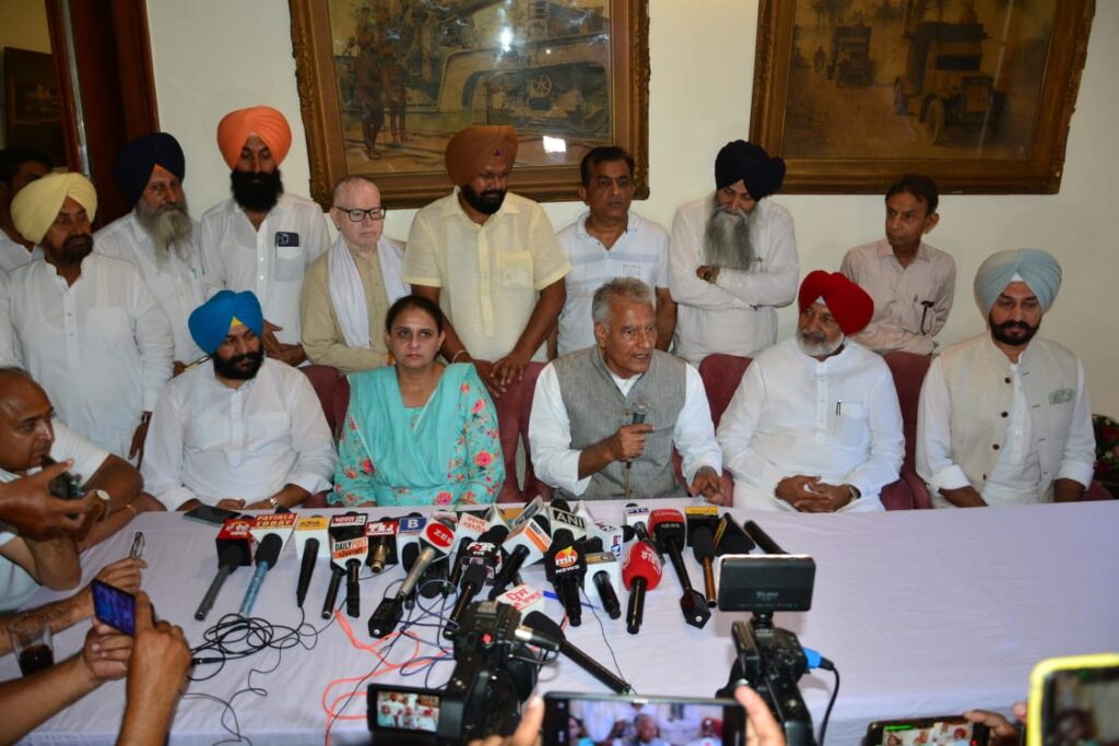 ਭਾਜਪਾ ਪੰਜਾਬ ਪ੍ਰਧਾਨ ਸੁਨੀਲ ਜਾਖੜ ਅਤੇ ਮੀਤ ਪ੍ਰਧਾਨ ਜੈ ਇੰਦਰ ਕੌਰ ਨੇ ਪਟਿਆਲਾ ਜ਼ਿਲ੍ਹੇ ਦੇ ਹੜ੍ਹ ਪ੍ਰਭਾਵਿਤ ਇਲਾਕਿਆਂ ਦਾ ਕੀਤਾ ਦੌਰਾ