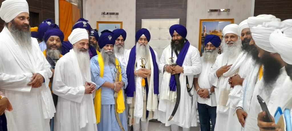 ਬਾਬਾ ਬਲਬੀਰ ਸਿੰਘ ਨੇ ਗਿ: ਰਘਬੀਰ ਸਿੰਘ ਜਥੇ: ਸ੍ਰੀ ਅਕਾਲ ਤਖ਼ਤ ਸਾਹਿਬ ਅਤੇ ਗਿ: ਸੁਲਤਾਨ ਸਿੰਘ ਜਥੇ: ਤਖ਼ਤ ਸ੍ਰੀ ਕੇਸਗੜ੍ਹ ਸਾਹਿਬ ਨੂੰ ਸੇਵਾ ਮਿਲਣ ਤੇ ਵਧਾਈ ਦਿੱਤੀ