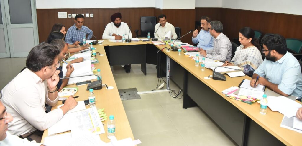 ਸਥਾਨਕ ਸਰਕਾਰਾਂ ਮੰਤਰੀ ਬਲਕਾਰ ਸਿੰਘ ਵੱਲੋਂ ਨਗਰ ਨਿਗਮਾਂ ਦੇ ਅਹਿਮ ਮਾਮਲਿਆਂ ਸਬੰਧੀ ਅਧਿਕਾਰੀਆਂ ਨਾਲ ਮੀਟਿੰਗ