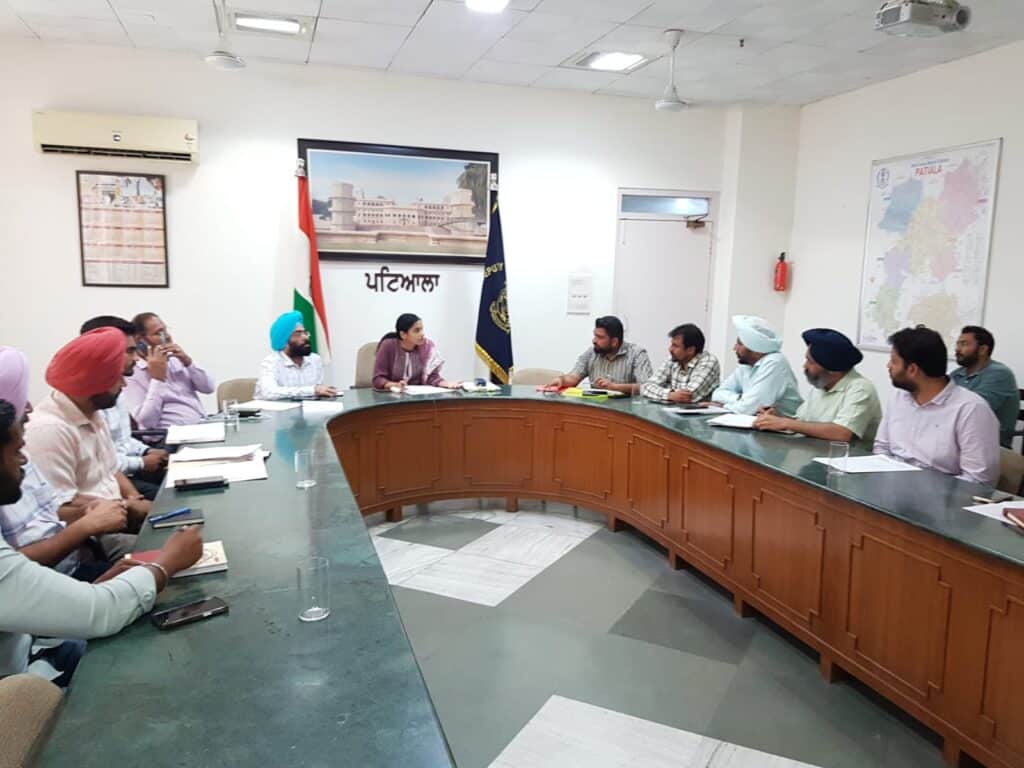 ਡਿਪਟੀ ਕਮਿਸ਼ਨਰ ਵੱਲੋਂ ਨਦੀਆਂ 'ਚ ਪਏ ਪਾੜ ਪੂਰਨ ਦੇ ਕੰਮ 'ਚ ਹੋਰ ਤੇਜ਼ ਲਿਆਉਣ ਦੀ ਹਦਾਇਤ