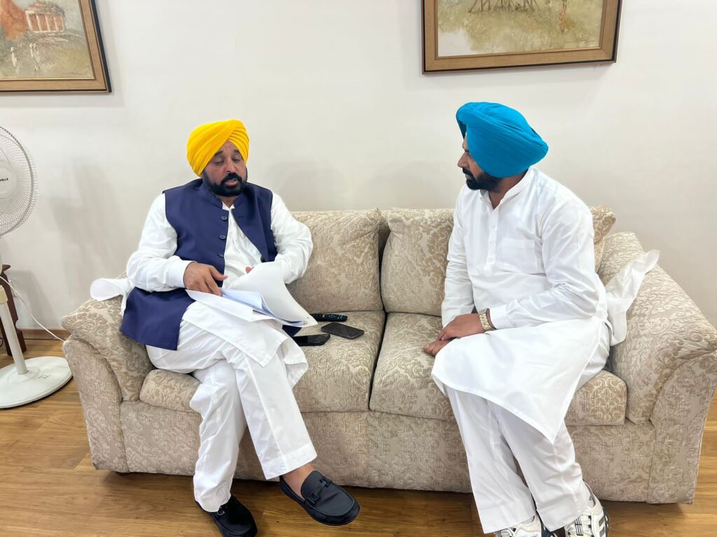 ਹਲਕਾ ਸ਼ੁਤਰਾਣਾ ਦੇ ਵਿਧਾਇਕ ਕੁਲਵੰਤ ਸਿੰਘ ਵੱਲੋਂ ਮੁੱਖ ਮੰਤਰੀ ਭਗਵੰਤ ਮਾਨ ਨਾਲ ਮੁਲਾਕਾਤ