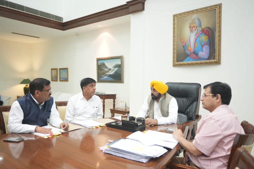 ਮੁੱਖ ਮੰਤਰੀ ਵੱਲੋਂ ਸੂਬੇ ਦੇ ਹੜ੍ਹ ਪ੍ਰਭਾਵਿਤ ਜ਼ਿਲ੍ਹਿਆਂ ਵਿਚ ਚੱਲ ਰਹੀ ਵਿਸ਼ੇਸ਼ ਗਿਰਦਾਵਰੀ ਦੀ ਪ੍ਰਗਤੀ ਦਾ ਜਾਇਜ਼ਾ