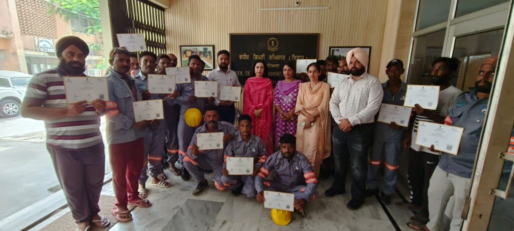 ਪੰਜਾਬ ਸਕਿੱਲ ਡਿਵੈਲਪਮੈਂਟ ਮਿਸ਼ਨ ਵੱਲੋਂ ਸੰਕਲਪ ਸਕੀਮ ਤਹਿਤ ਸੀਵਰੇਜ ਵਰਕਰਾਂ ਦੇ ਪੇਸ਼ੇਵਰ ਵਿਕਾਸ ਲਈ ਸਿਖਲਾਈ