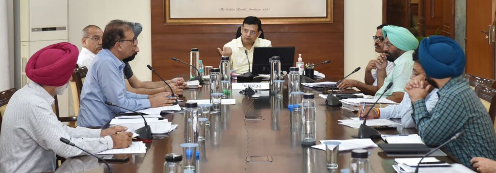 ਮੁੱਖ ਸਕੱਤਰ ਵੱਲੋਂ ਪੰਚਾਇਤ ਤੇ ਖਣਨ ਵਿਭਾਗ ਨੂੰ ਪੰਚਾਇਤੀ ਜ਼ਮੀਨਾਂ ਉਤੇ ਕਾਨੂੰਨ ਅਨੁਸਾਰ ਖਣਨ ਲਈ ਪਿੰਡਾਂ ਦੀ ਸੂਚੀ ਤਿਆਰ ਕਰਨ ਦੇ ਨਿਰਦੇਸ਼