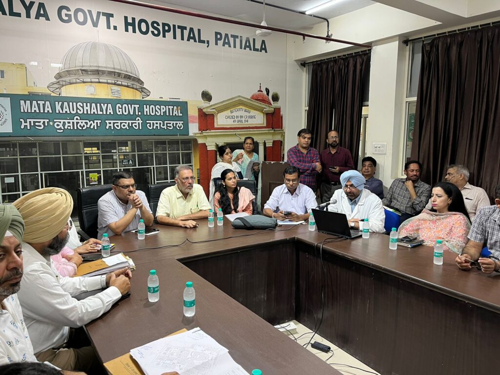 ਸਿਹਤ ਮੰਤਰੀ ਡਾ ਬਲਬੀਰ ਸਿੰਘ ਵੱਲੋਂ ਸਰਕਾਰੀ ਹਸਪਤਾਲਾਂ 'ਚ ਸਿਹਤ ਸੇਵਾਵਾਂ ਦਾ ਬੁਨਿਆਦੀ ਢਾਂਚਾ ਮਜ਼ਬੂਤ ਕਰਨ ਲਈ ਬੈਠਕ