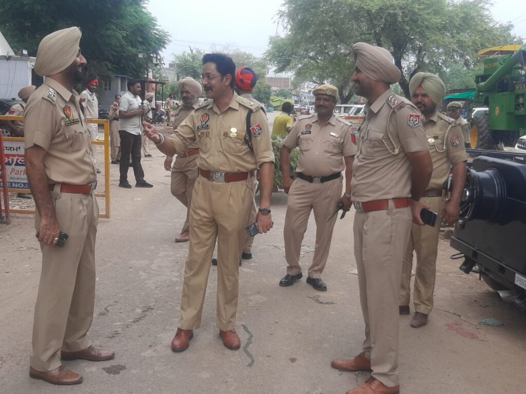 ਉਪਰੇਸ਼ਨ ਸੀਲ-3: ਐਸ.ਐਸ.ਪੀ. ਵਰੁਣ ਸ਼ਰਮਾ ਵੱਲੋਂ ਜ਼ਿਲ੍ਹੇ 'ਚ ਗਵਾਂਢੀ ਸੂਬਿਆਂ ਨਾਲ ਲੱਗਦੀਆਂ ਹੱਦਾਂ 'ਤੇ ਨਾਕਾਬੰਦੀ ਦੀ ਅਗਵਾਈ