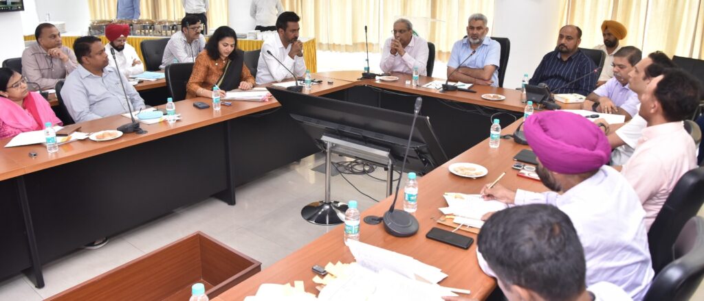 ਜੰਗਲਾਤ ਹੇਠ ਰਕਬੇ ਨੂੰ ਵਧਾਉਣ ਲਈ ਪੌਦੇ ਲਗਾਉਣ ਵਿੱਚ ਤੇਜ਼ੀ ਲਿਆਂਦੀ ਜਾਵੇ: ਲਾਲ ਚੰਦ ਕਟਾਰੂਚੱਕ