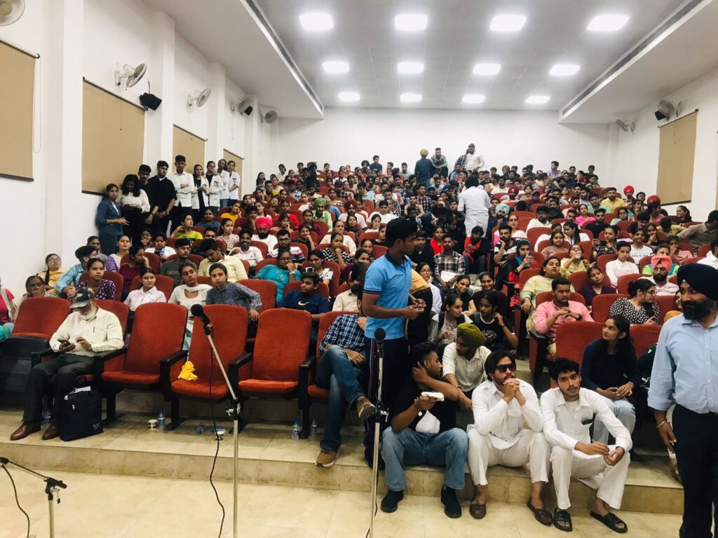 ਯੁਵਕ ਸੇਵਾਵਾਂ ਵਿਭਾਗ ਪਟਿਆਲਾ ਨੇ ਰੈੱਡ ਰਿਬਨ ਕਲੱਬਾਂ ਦੇ ਜ਼ਿਲ੍ਹਾ ਪੱਧਰੀ ਮੁਕਾਬਲੇ ਕਰਵਾਏ