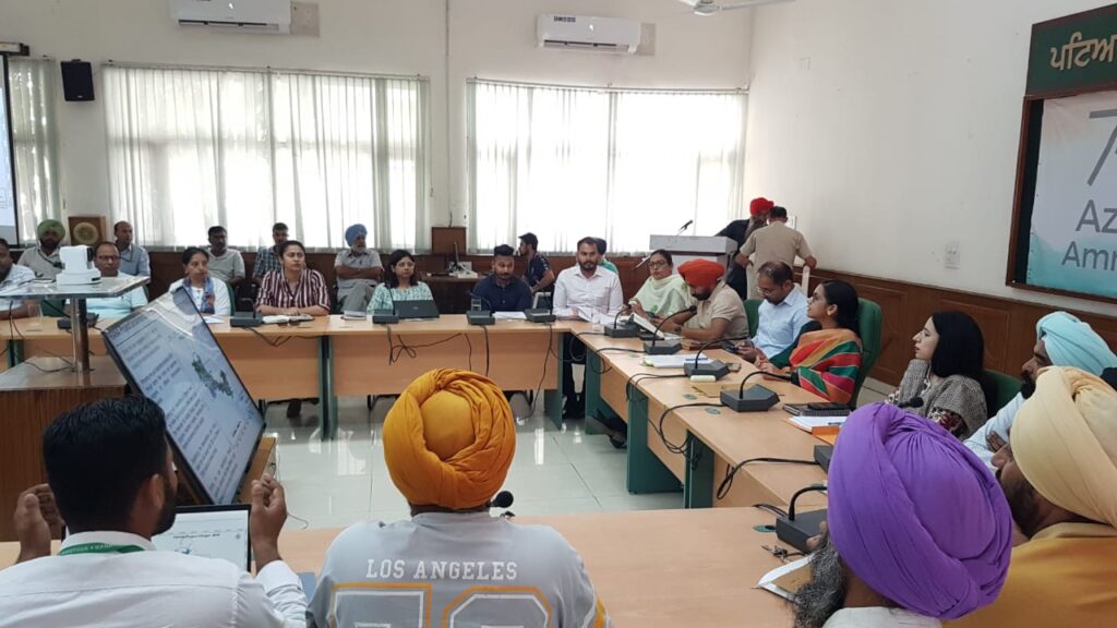 ਪਰਾਲੀ ਨੂੰ ਬਿਨ੍ਹਾਂ ਅੱਗ ਲਗਾਏ ਸੰਭਾਲਣ ਦੀ ਰਣਨੀਤੀ ਉਲੀਕਣ ਲਈ ਡਿਪਟੀ ਕਮਿਸ਼ਨਰ ਵੱਲੋਂ ਮੀਟਿੰਗ