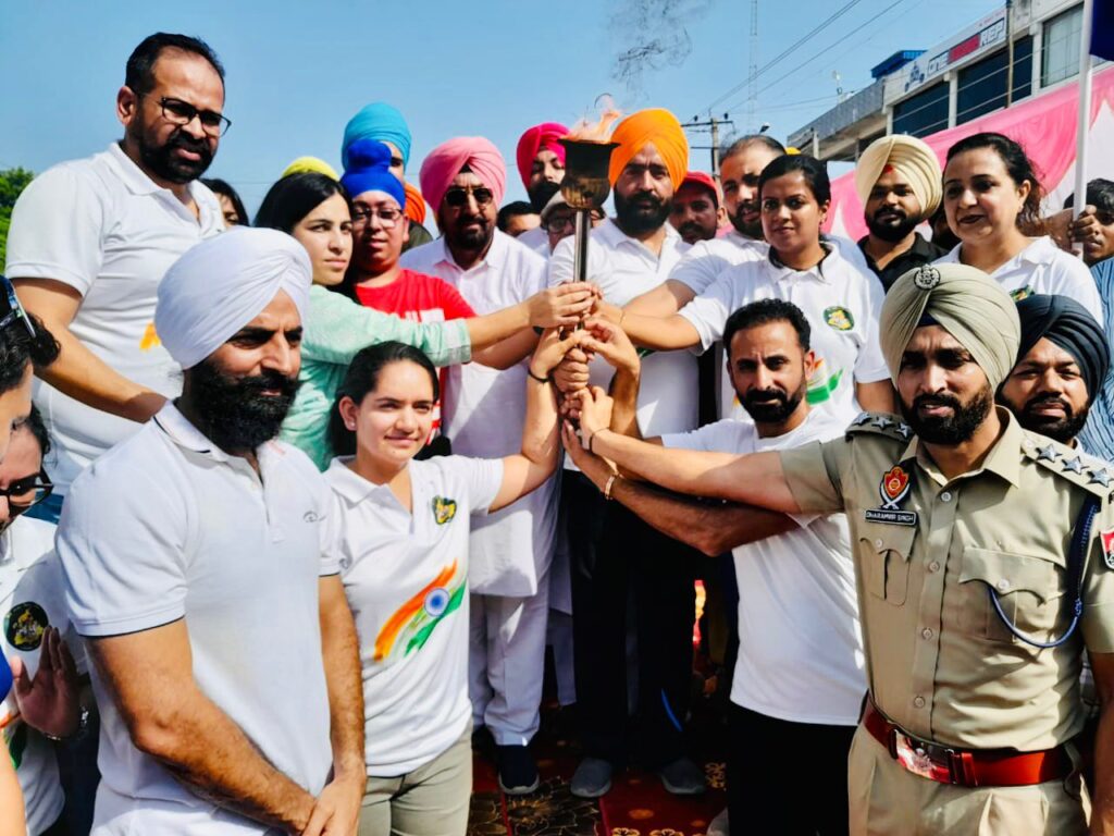 “ਖੇਡਾਂ ਵਤਨ ਪੰਜਾਬ ਦੀਆਂ“ ਦੀ ਮਸ਼ਾਲ ਦਾ ਐੱਸ ਏ ਐੱਸ ਨਗਰ ਜ਼ਿਲ੍ਹੇ ਵਿੱਚ ਪੁੱਜਣ ਉੱਤੇ ਕੁਰਾਲੀ ਵਿਖੇ ਭਰਵਾਂ ਸਵਾਗਤ