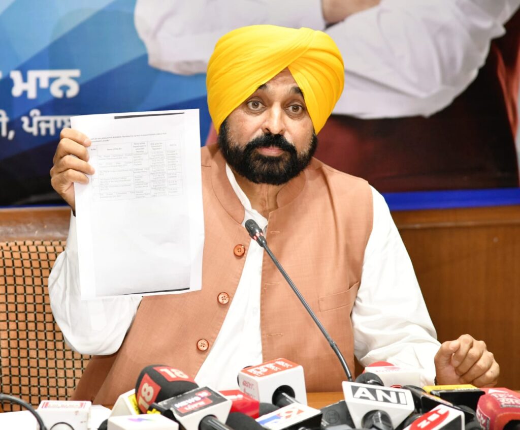 ਰਾਜਪਾਲ ਨੇ ਰਾਸ਼ਟਰਪਤੀ ਰਾਜ ਦੀ ਧਮਕੀ ਦੇ ਕੇ ਸਾਢੇ ਤਿੰਨ ਕਰੋੜ ਪੰਜਾਬੀਆਂ ਦੀਆਂ ਭਾਵਨਾਵਾਂ ਦਾ ਨਿਰਾਦਰ ਕੀਤਾ-ਮੁੱਖ ਮੰਤਰੀ