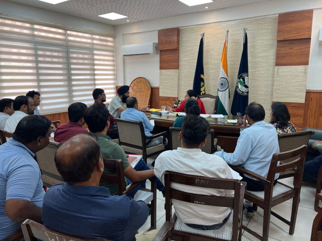 ਨਗਰ ਨਿਗਮ ਦੇ ਸੰਯੁਕਤ ਕਮਿਸ਼ਨਰ ਮਨੀਸ਼ਾ ਰਾਣਾ ਵੱਲੋਂ ਡੇਂਗੂ ਤੇ ਚਿਕਨਗੁਨੀਆ ਦਾ ਪਸਾਰਾ ਰੋਕਣ ਲਈ ਜਾਇਜ਼ਾ ਮੀਟਿੰਗ