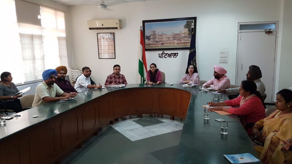 ਡਿਪਟੀ ਕਮਿਸ਼ਨਰ ਨੇ ਪਰਾਲੀ ਪ੍ਰਬੰਧਨ ਲਈ ਲਗਾਏ ਕਲੱਸਟਰ ਅਧਿਕਾਰੀਆਂ ਨਾਲ ਕੀਤੀ ਮੀਟਿੰਗ