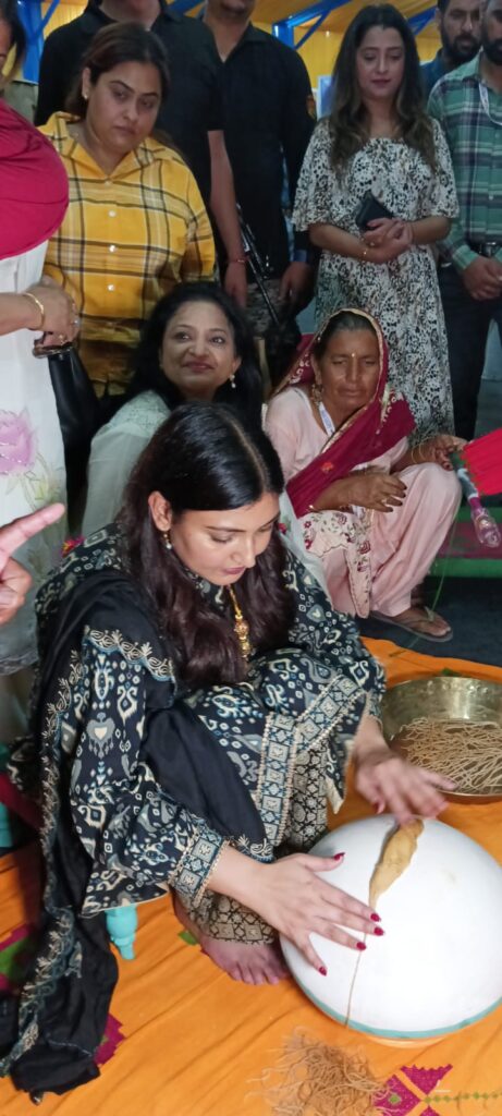 ਅਨਮੋਲ ਗਗਨ ਮਾਨ ਵੱਲੋਂ ਟਰੈਵਲ ਮਾਰਟ ਵਿੱਚ ਵੱਖ-ਵੱਖ ਸਟਾਲਾਂ ਦਾ ਦੌਰਾ