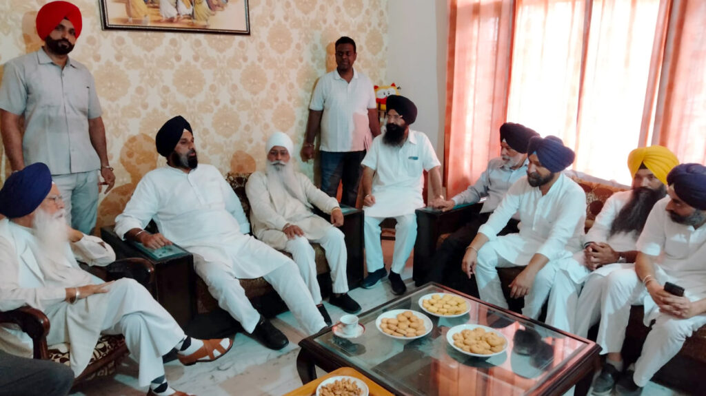 ਸਾਬਕਾ ਮੰਤਰੀ ਬਿਕਰਮ ਮਜੀਠੀਆ ਨੇ ਸਾਬਕਾ ਪ੍ਰਧਾਨ ਪ੍ਰੋ. ਬਡੂੰਗਰ ਨਾਲ ਕੀਤੀ ਮੁਲਾਕਾਤ