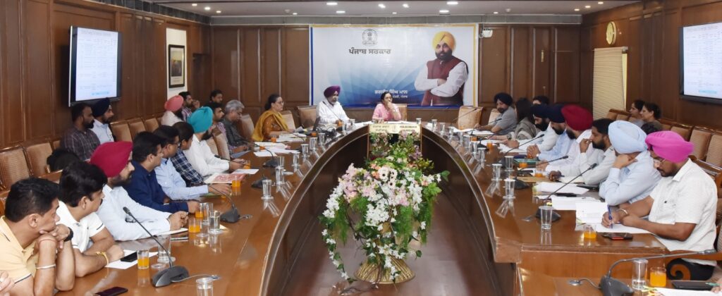 ਡਾ. ਬਲਜੀਤ ਕੌਰ ਨੇ ਵੱਖ-ਵੱਖ ਜ਼ਿਲ੍ਹਿਆਂ ਦੇ ਵਧੀਕ ਡਿਪਟੀ ਕਮਿਸ਼ਨਰਾਂ ਅਤੇ ਐਨ.ਜੀ.ਓਜ਼ ਨਾਲ ਵੱਖ-ਵੱਖ ਅਨੁਸੂਚਿਤ ਜਾਤੀ ਯੋਜਨਾਵਾਂ ਸਬੰਧੀ ਕੀਤੀ ਸਮੀਖਿਆ ਮੀਟਿੰਗ