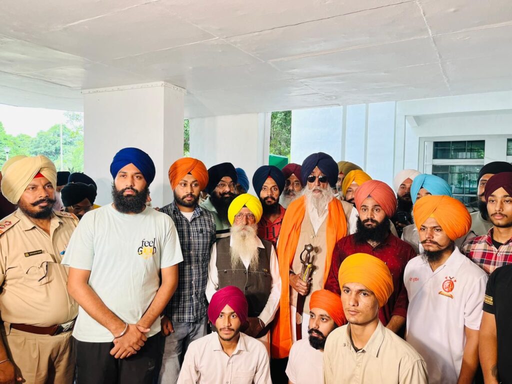 ਛੁੱਟੀ ਵਾਲੇ ਦਿਨ ਵੀ ਯੂਨੀਵਰਸਿਟੀ ਵਿੱਚ ਗੂੰਜਦੇ ਰਹੇ ਨਾਅਰੇ : ਧਰਨੇ ਵਿੱਚ ਪੁੱਜੇ ਸਿਮਰਨਜੀਤ ਮਾਨ