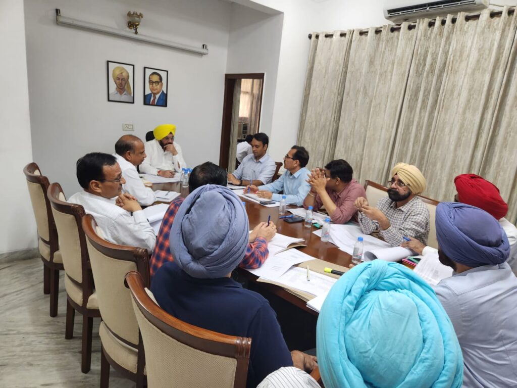 ਲੋਕ ਨਿਰਮਾਣ ਮੰਤਰੀ ਹਰਭਜਨ ਸਿੰਘ ਈ.ਟੀ.ਓ. ਵੱਲੋਂ ਸਾਲਸੀ ਅਤੇ ਅਦਾਲਤੀ ਕੇਸਾਂ ਦੀ ਸੁਚੱਜੇ ਢੰਗ ਨਾਲ ਪੈਰਵੀ ਦੇ ਨਿਰਦੇਸ਼