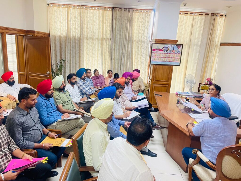 ਡਾ. ਬਲਜੀਤ ਕੌਰ ਨੇ ਵਿਭਾਗ ਵੱਲੋਂ ਚਲਾਈਆਂ ਜਾ ਰਹੀਆਂ ਸਕੀਮਾਂ ਦਾ ਲਾਭ ਸਬੰਧਤ ਵਰਗ ਦੇ ਲੋਕਾਂ ਨੂੰ ਸਮੇਂ ਸਿਰ ਪਹੁੰਚਾਉਣਾ ਯਕੀਨੀ ਬਣਾਉਣ ਲਈ ਅਧਿਕਾਰੀਆਂ ਨੂੰ ਦਿੱਤੇ ਨਿਰਦੇਸ਼