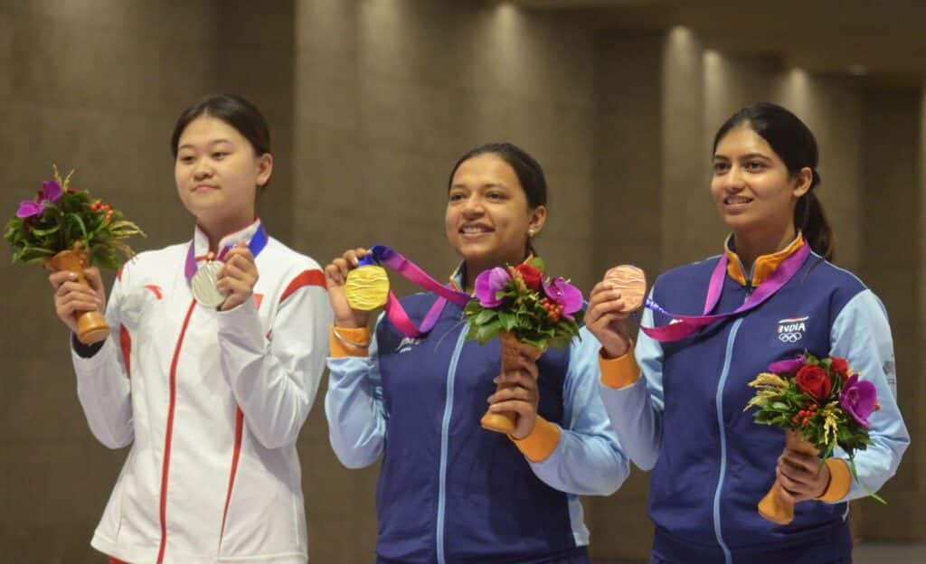 ਸਿਫ਼ਤ ਕੌਰ ਸਮਰਾ ਨੇ ਏਸ਼ੀਅਨ ਗੇਮਜ਼ ਵਿੱਚ ਇੱਕ ਸੋਨੇ ਤੇ ਇੱਕ ਚਾਂਦੀ ਦਾ ਤਮਗ਼ਾ ਜਿੱਤਿਆ