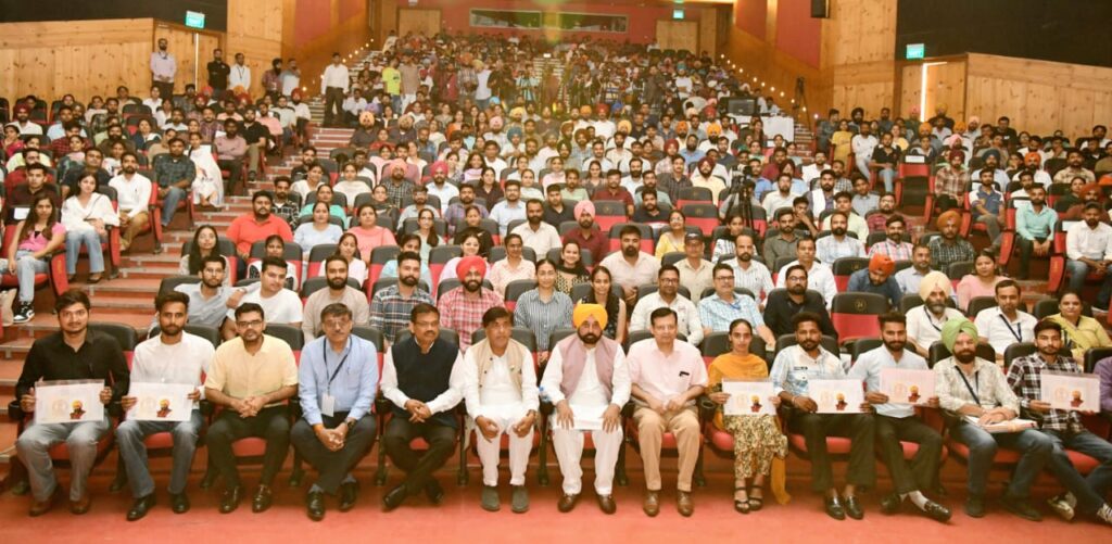 ਮੁੱਖ ਮੰਤਰੀ ਵੱਲੋਂ ਪਟਵਾਰੀਆਂ ਦੇ ਭੱਤੇ ਵਿੱਚ ਤਿੰਨ ਗੁਣਾ ਵਾਧਾ ਕਰਨ ਦਾ ਐਲਾਨ