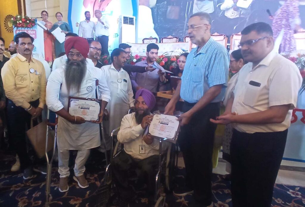 ਰਾਜ ਪੱਧਰੀ ਸਮਾਗਮ ਦੌਰਾਨ ਸਵੈ—ਇੱਛੁਕ ਖੂਨਦਾਨੀਆਂ ਨੂੰ ਕੀਤਾ ਸਨਮਾਨਤ