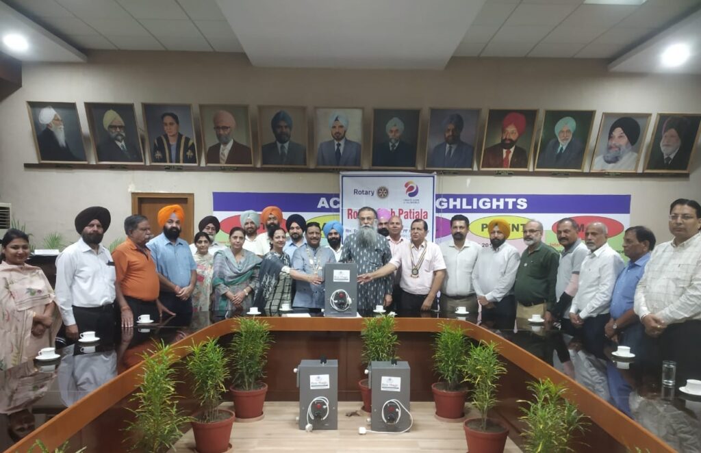 ਮਾਹਵਾਰੀ ਨਾਲ਼ ਸੰਬੰਧਤ ਕੂੜੇ ਦੇ ਨਿਪਟਾਰੇ ਲਈ ਰੋਟਰੀ ਕਲੱਬ ਵੱਲੋਂ ਤਿੰਨ ਮਸ਼ੀਨਾਂ ਦਿੱਤੀਆਂ ਗਈਆਂ