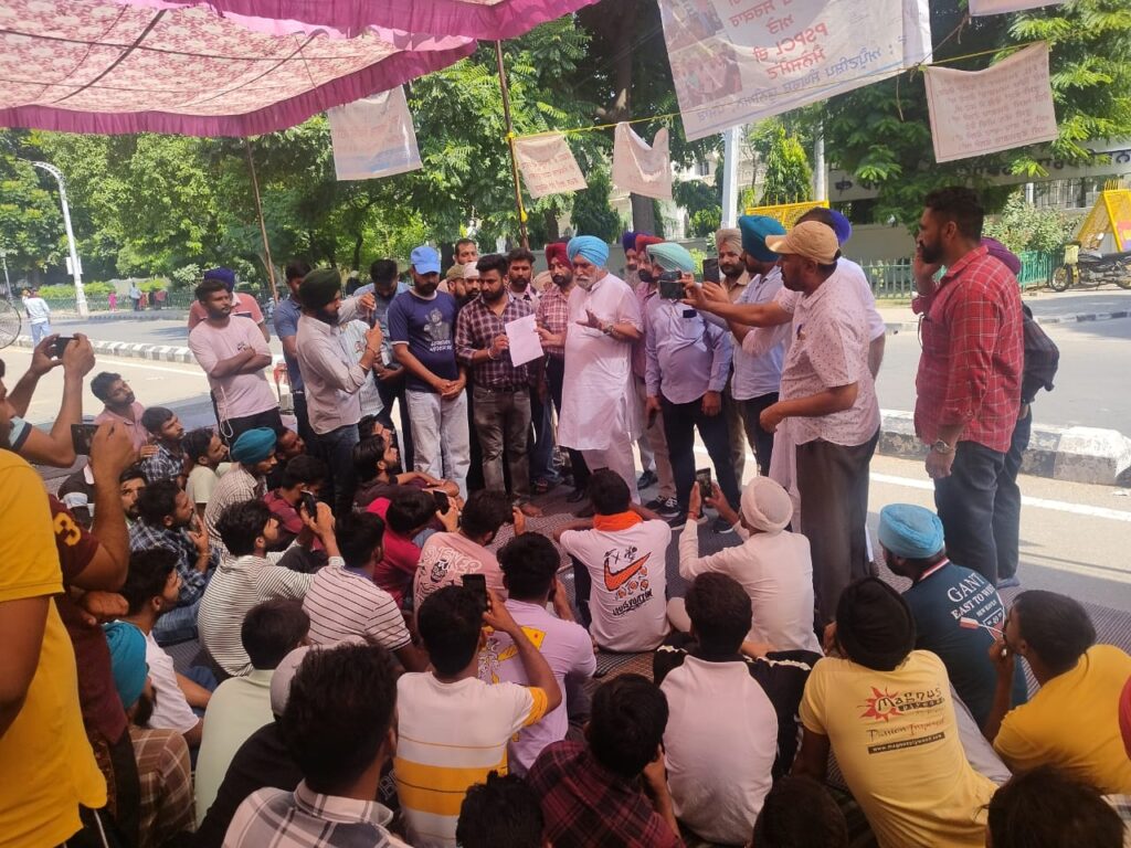 ਪੀਐੱਸਪੀਸੀਐਲ ਦੇ ਡਾਇਰੈਕਟਰ (ਐਡਮਿਨ) ਜਸਬੀਰ ਸਿੰਘ ਸੁਰ ਸਿੰਘ ਨੇ ਅਪ੍ਰੈਂਟਿਸਸ਼ਿਪ ਯੂਨੀਅਨ ਦੇ ਨੁਮਾਇੰਦਿਆਂ ਨੂੰ ਮਿਲੇ, ਪਟਿਆਲਾ ਵਿੱਚ ਧਰਨਾ ਸਮਾਪਤ