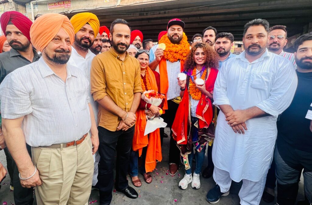 ਏਸ਼ਿਆਈ ਖੇਡਾਂ 'ਚ ਸ਼ਾਨਦਾਰ ਪ੍ਰਦਰਸ਼ਨ ਕਰਨ ਵਾਲੇ ਤੇਜਿੰਦਰ ਪਾਲ ਸਿੰਘ ਤੂਰ ਤੇ ਹਰਮਿਲਨ ਬੈਂਸ ਦਾ ਪਟਿਆਲਾ ਪੁੱਜਣ 'ਤੇ ਨਿੱਘਾ ਸਵਾਗਤ